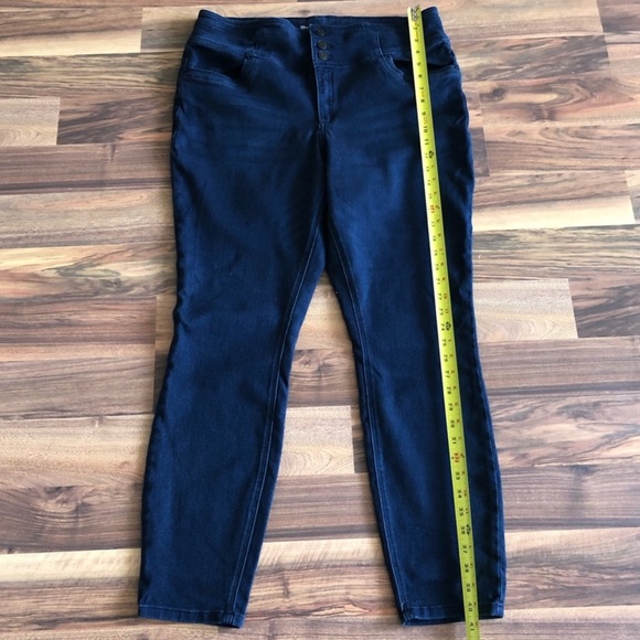 Fashion to Figure high waist jeans - Picture 5 of 6